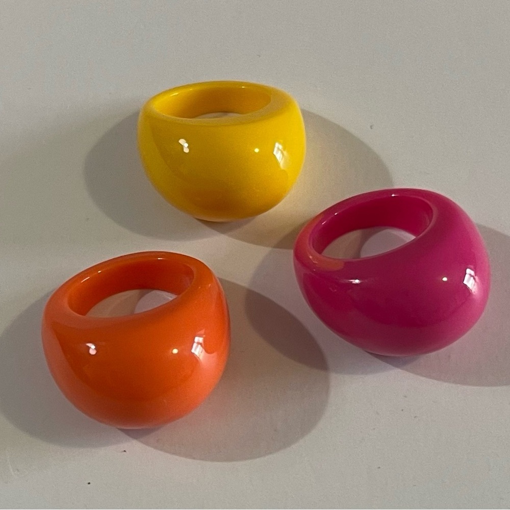 NEW Vibrant Chunky Acrylic Rings Set Jewelry - Picture 2 of 3